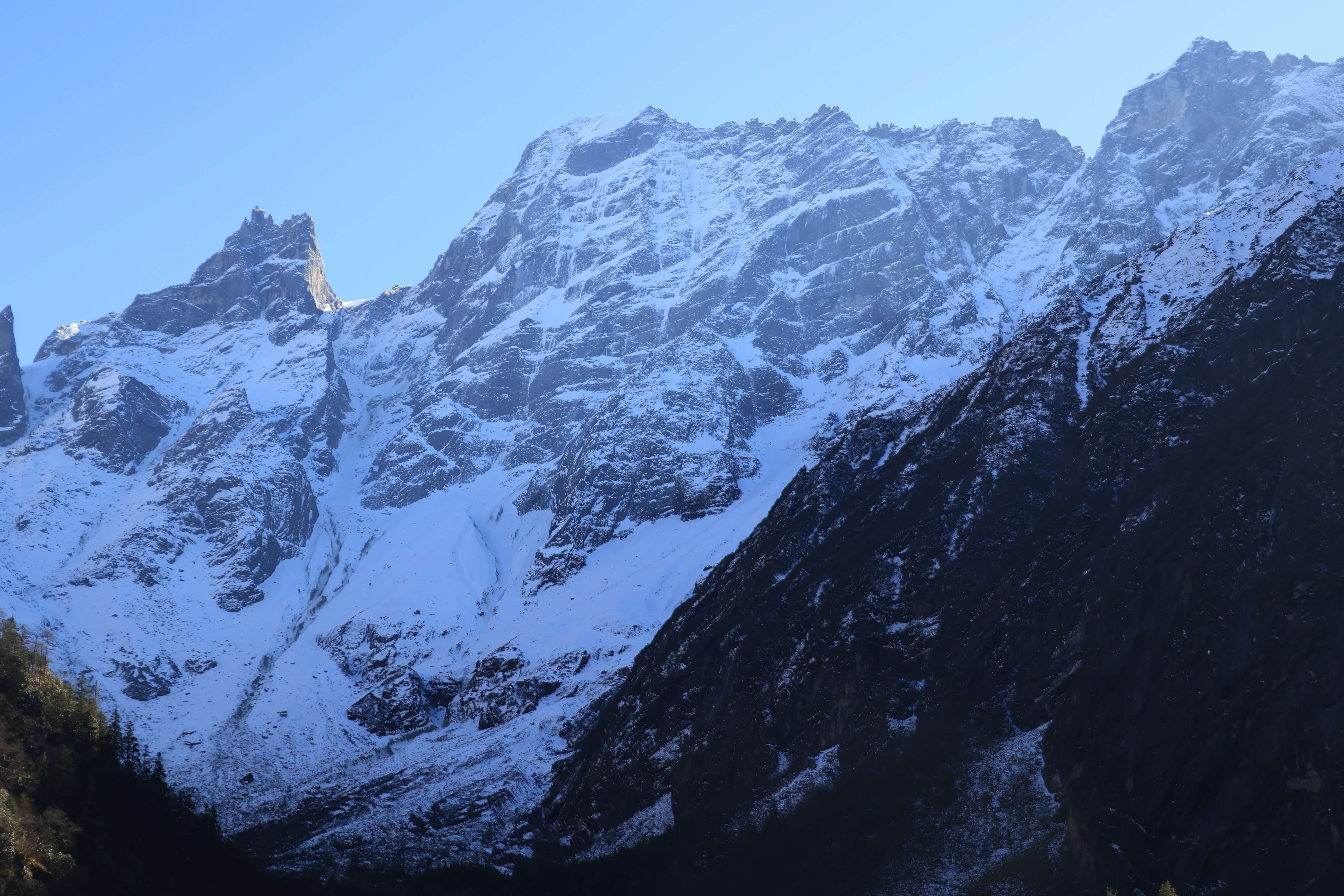 理小路雪山